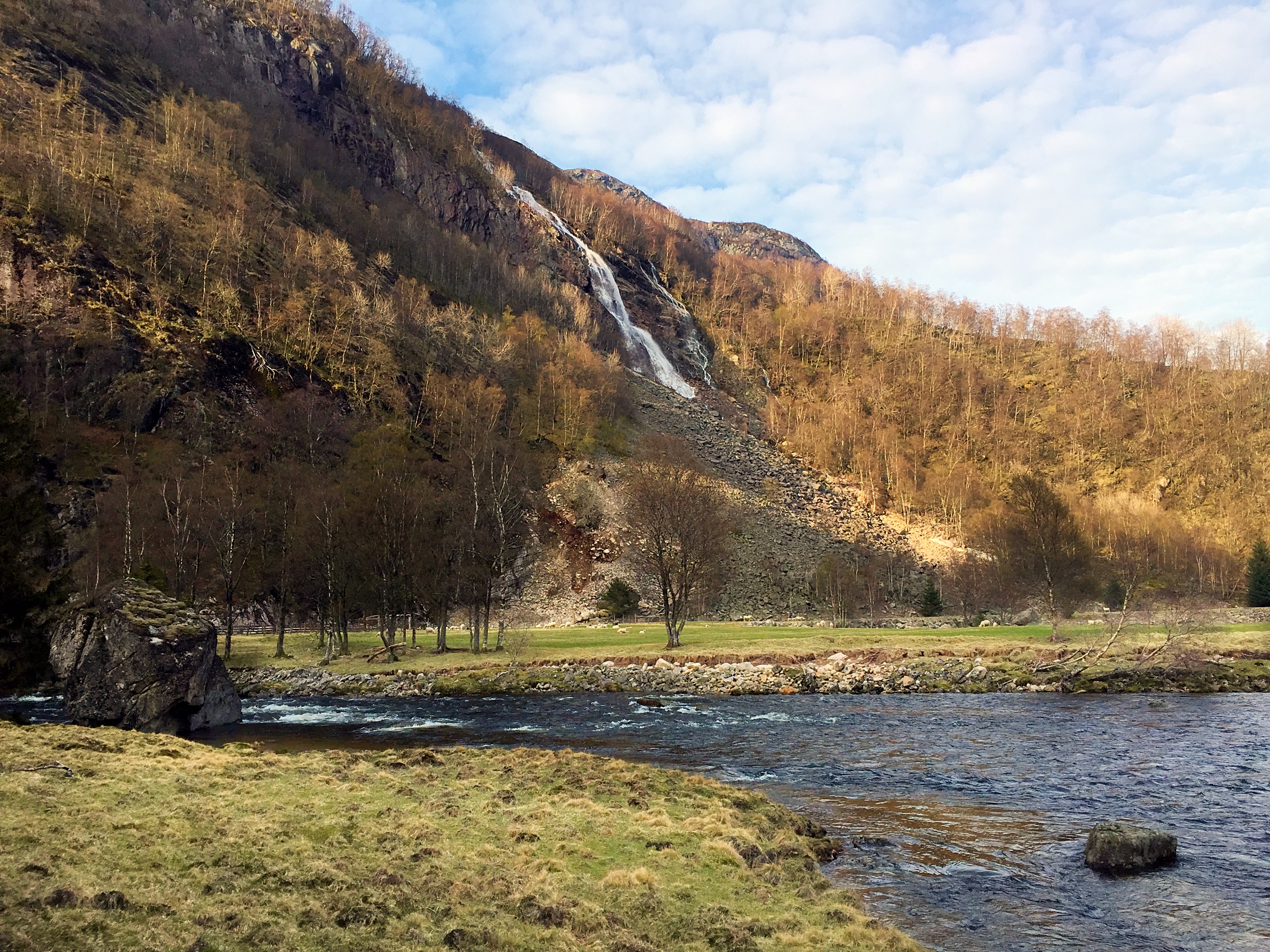 Mountain trail landscape between Bjordal and Kvitlen in Norway